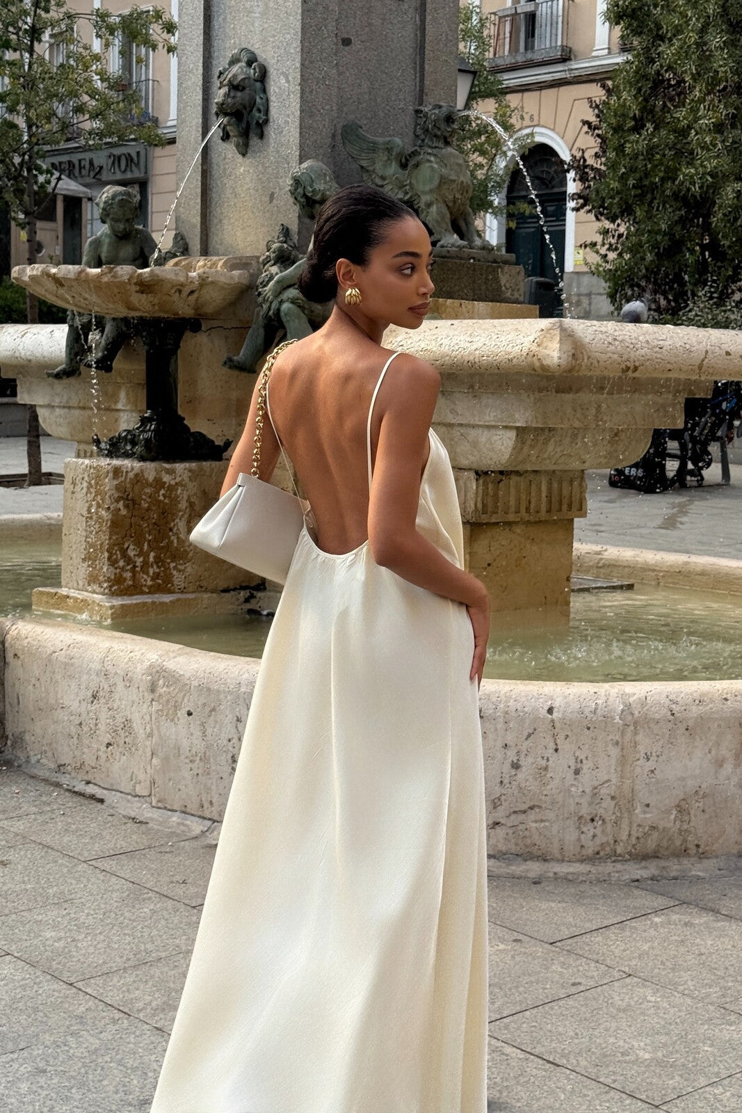 VESTIDO PERLA FLUIDO SATINADO MINIMALISTA