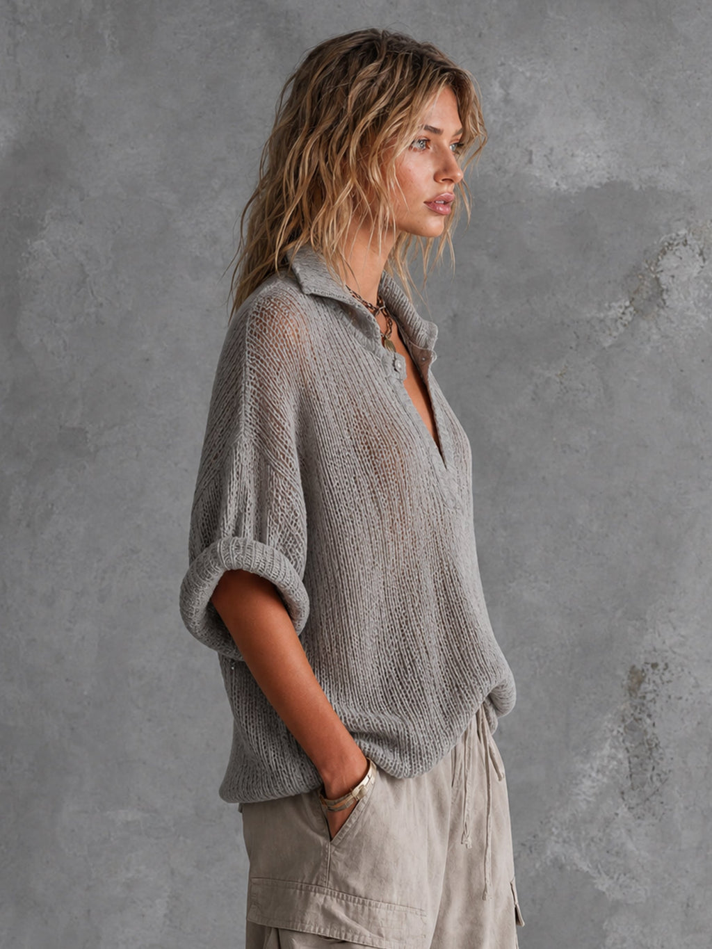 Top Suéter Chic Casual Gris Empolvado con Cuello Solapa y Botones en Malla