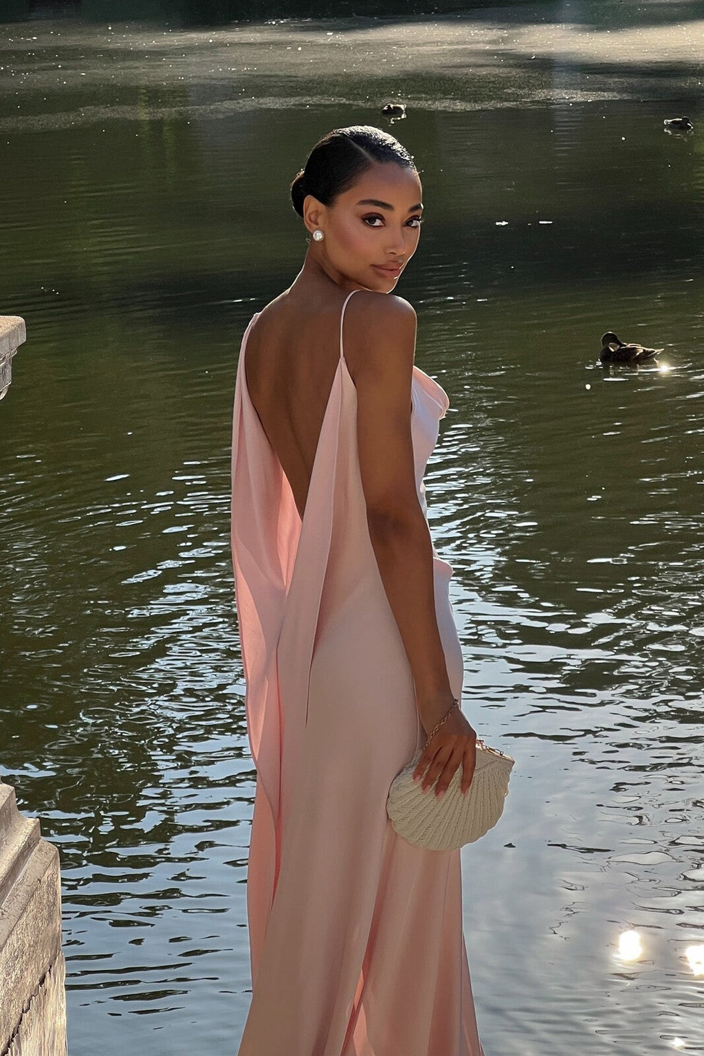 VESTIDO ROSA ESCOTE ESPALDA PRONUNCIADO