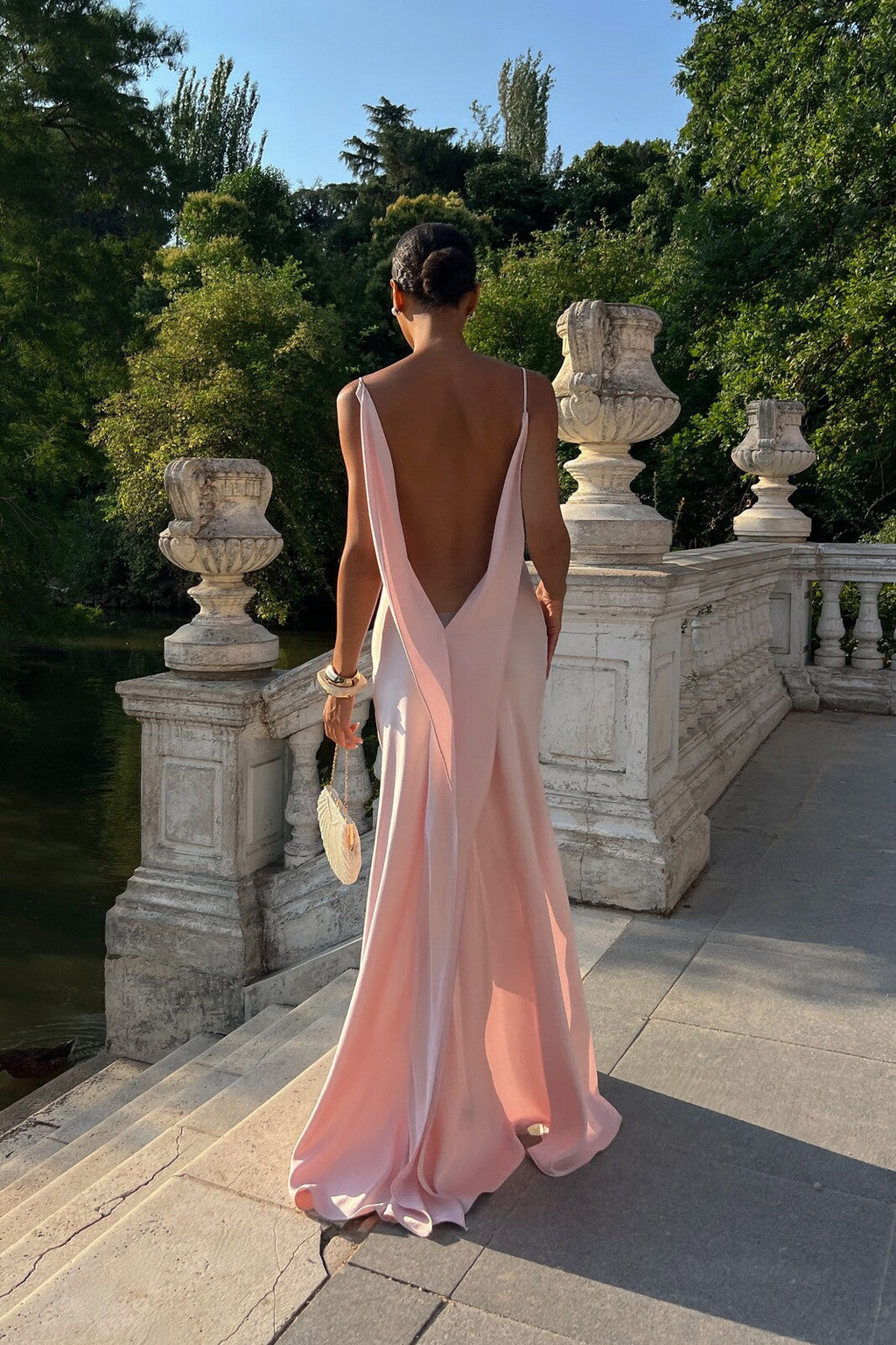 VESTIDO ROSA ESCOTE ESPALDA PRONUNCIADO