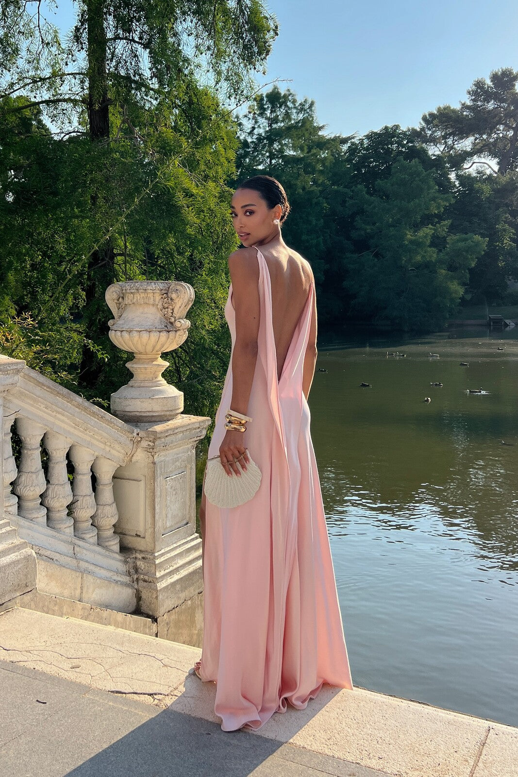 VESTIDO ROSA ESCOTE ESPALDA PRONUNCIADO