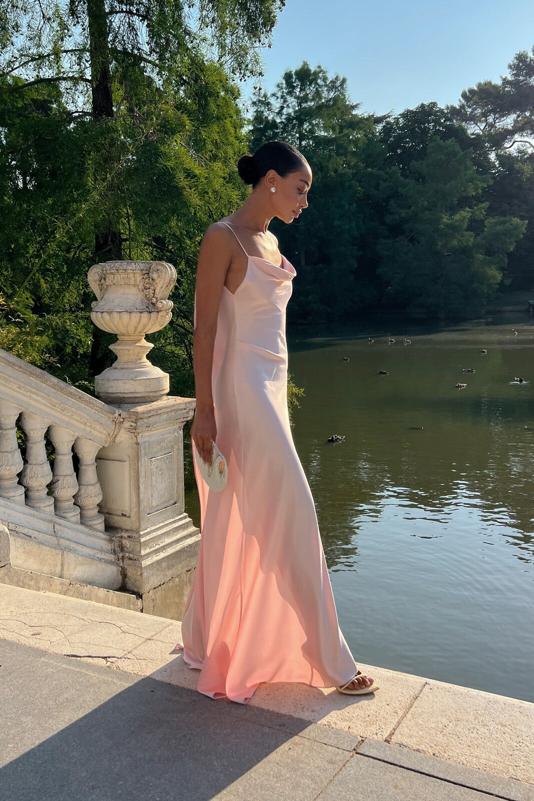 VESTIDO ROSA ESCOTE ESPALDA PRONUNCIADO