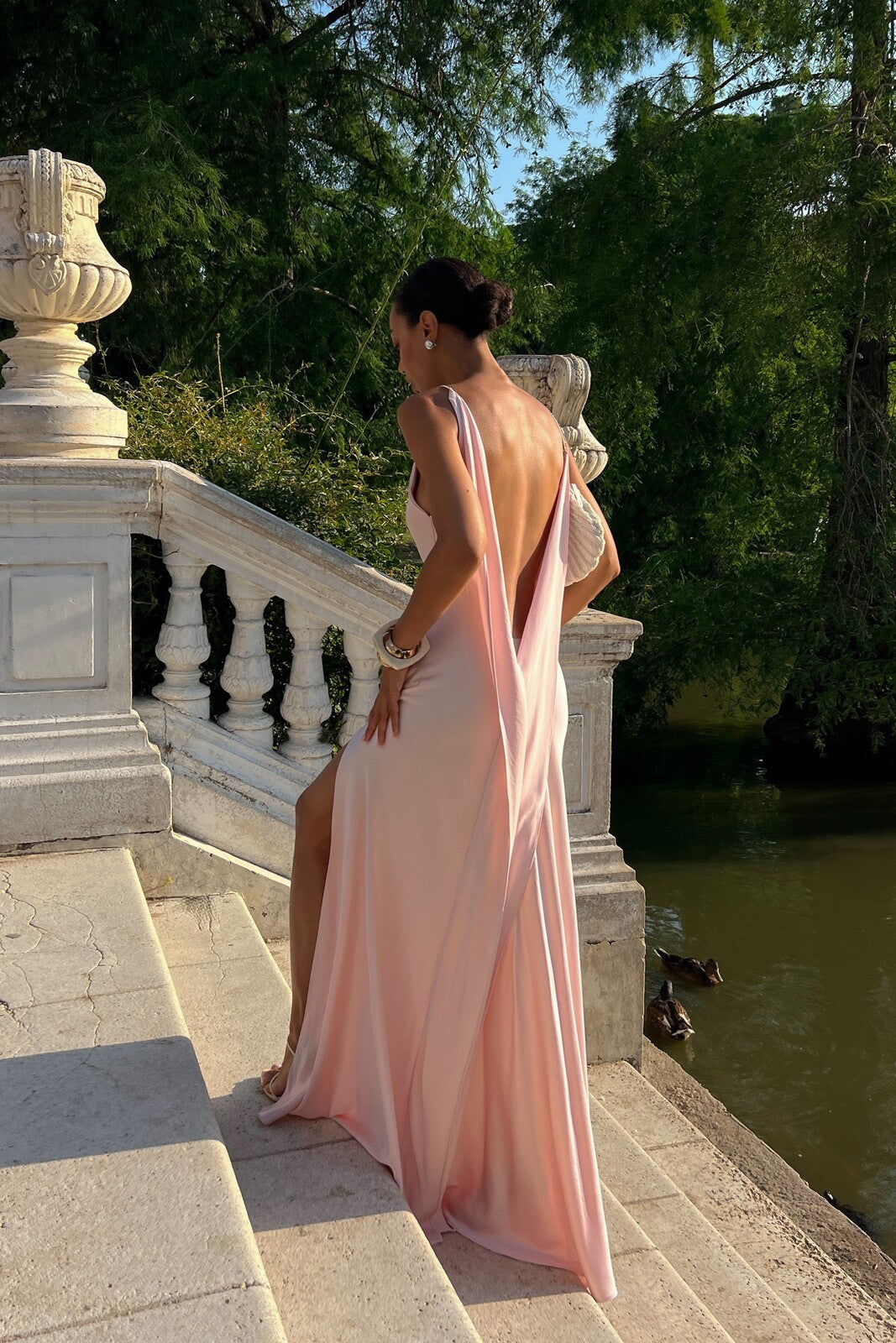 VESTIDO ROSA ESCOTE ESPALDA PRONUNCIADO
