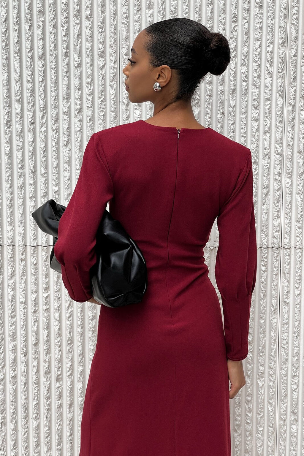 VESTIDO LARGO BURDEOS ESCOTE CON LAZO