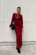 VESTIDO LARGO BURDEOS ESCOTE CON LAZO