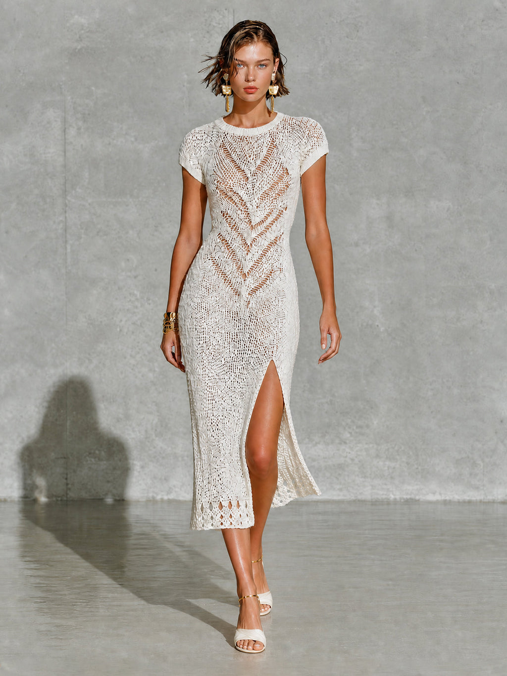 Vestido Midi Chic Blanco con Cuello Redondo, Manga Raglán y Punto Chevron Calado