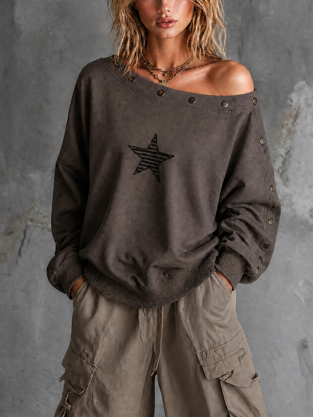 Sudadera Chic Casual Gris Carbón Off-Shoulder con Bordado de Estrellas y Manga Larga