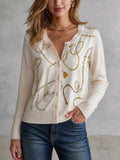 Cárdigan Chic Crema con Cuello Redondo, Empalme de Satén y Estampado de Cadena Dorada