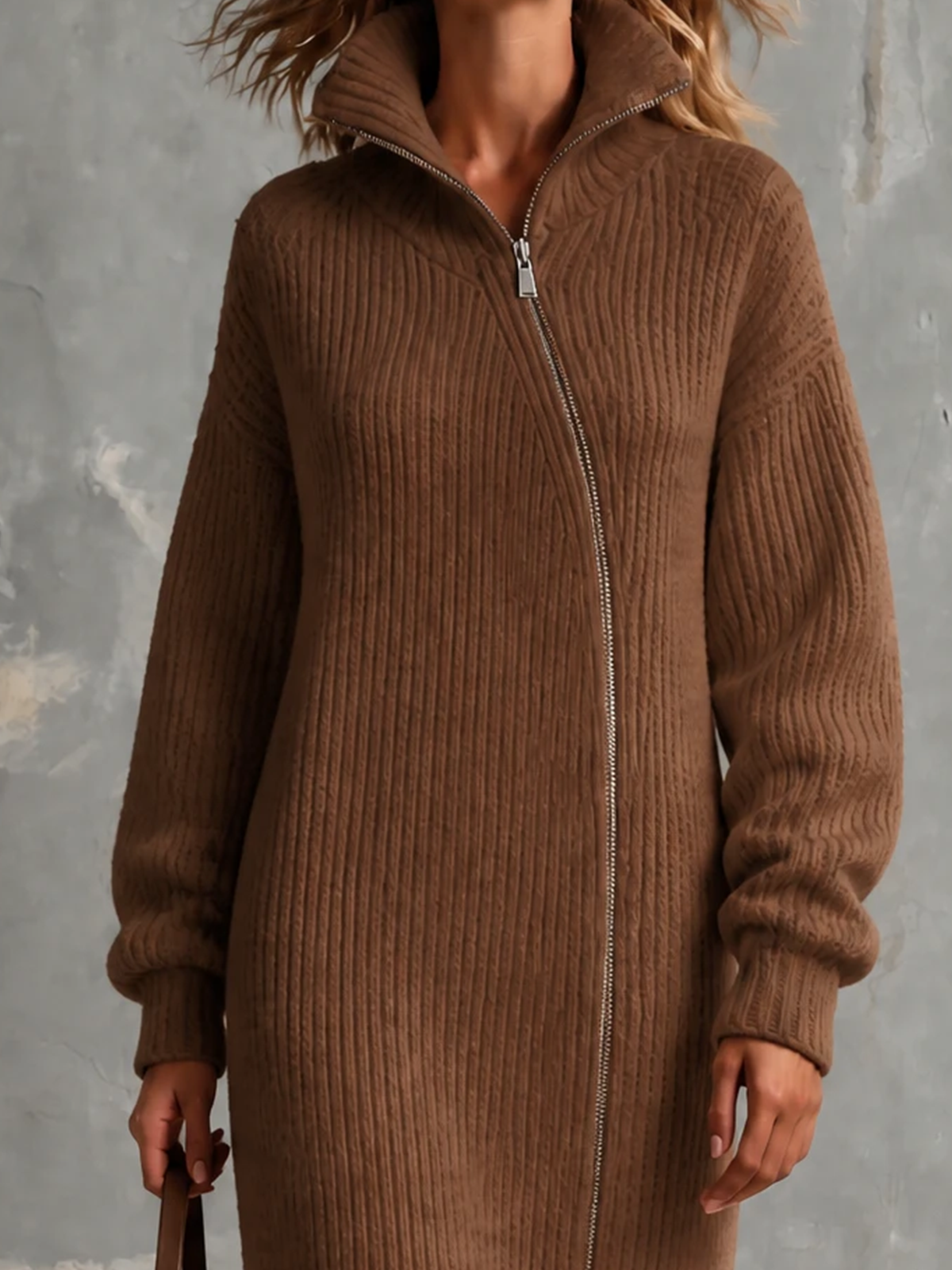Vestido Midi Chic Elegante Café con Cuello Alto, Cremallera Asimétrica y Manga Larga