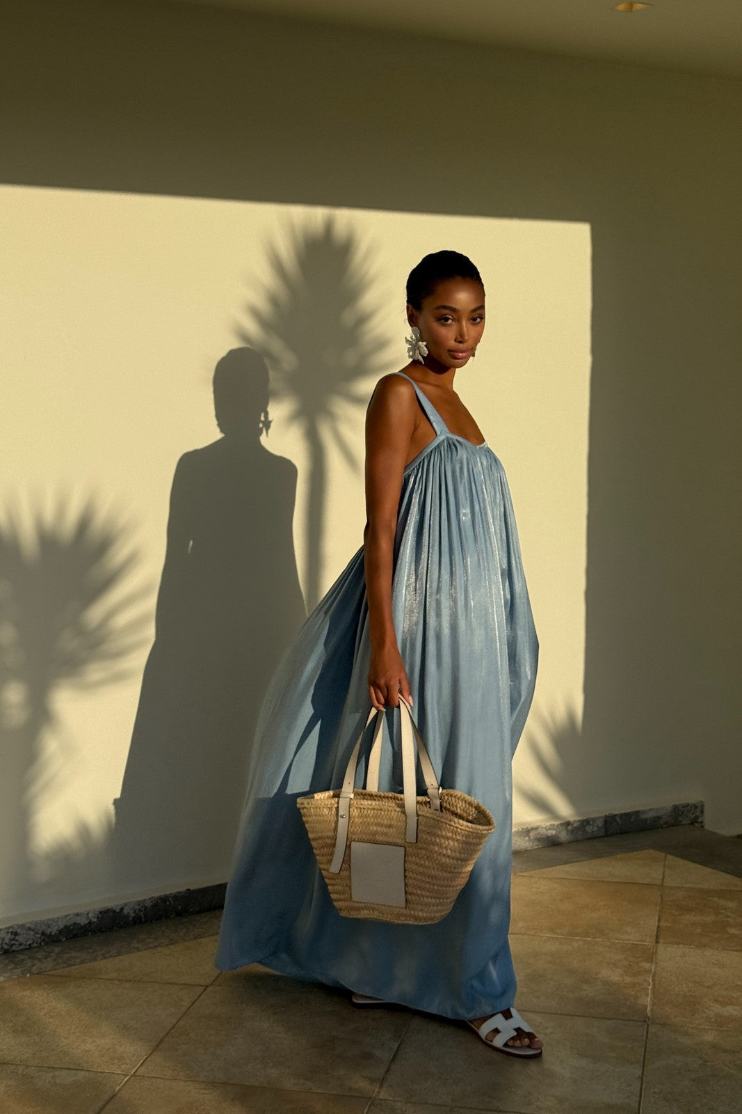 VESTIDO LARGO AZUL SATINADO ESPALDA ABIERTA