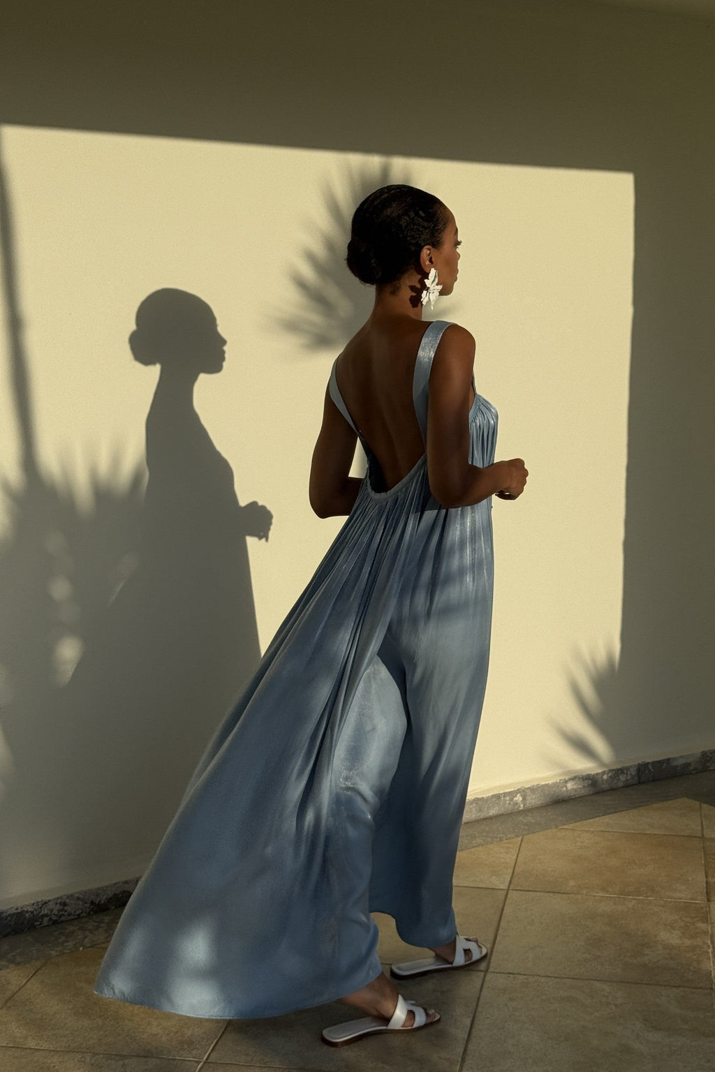 VESTIDO LARGO AZUL SATINADO ESPALDA ABIERTA