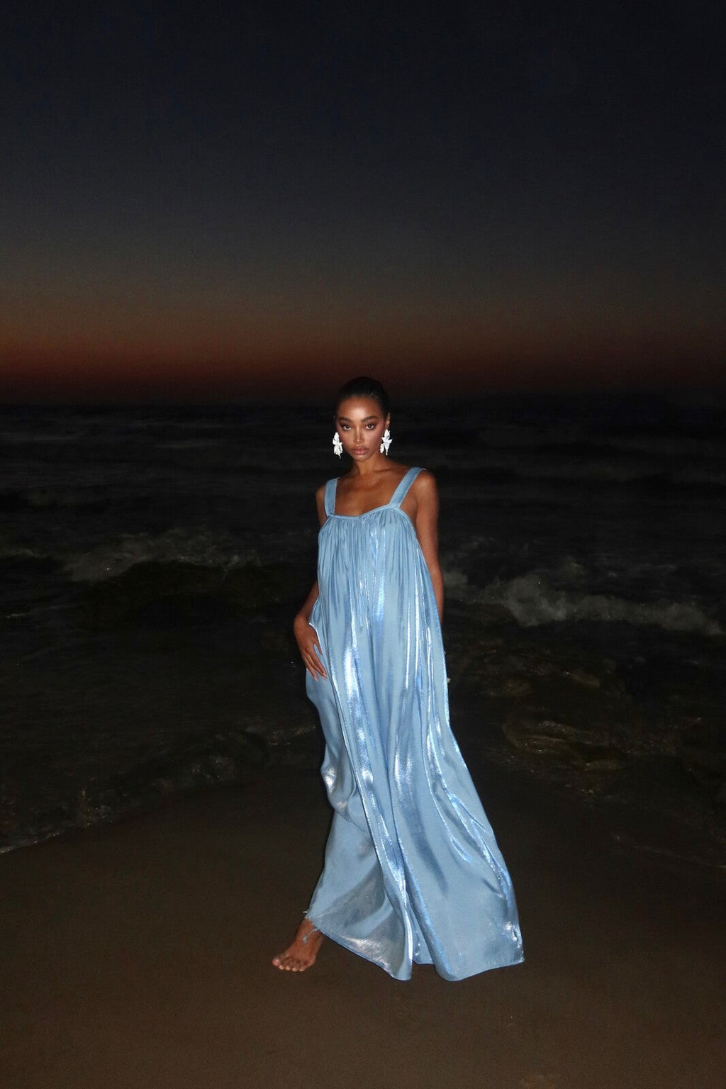 VESTIDO LARGO AZUL SATINADO ESPALDA ABIERTA