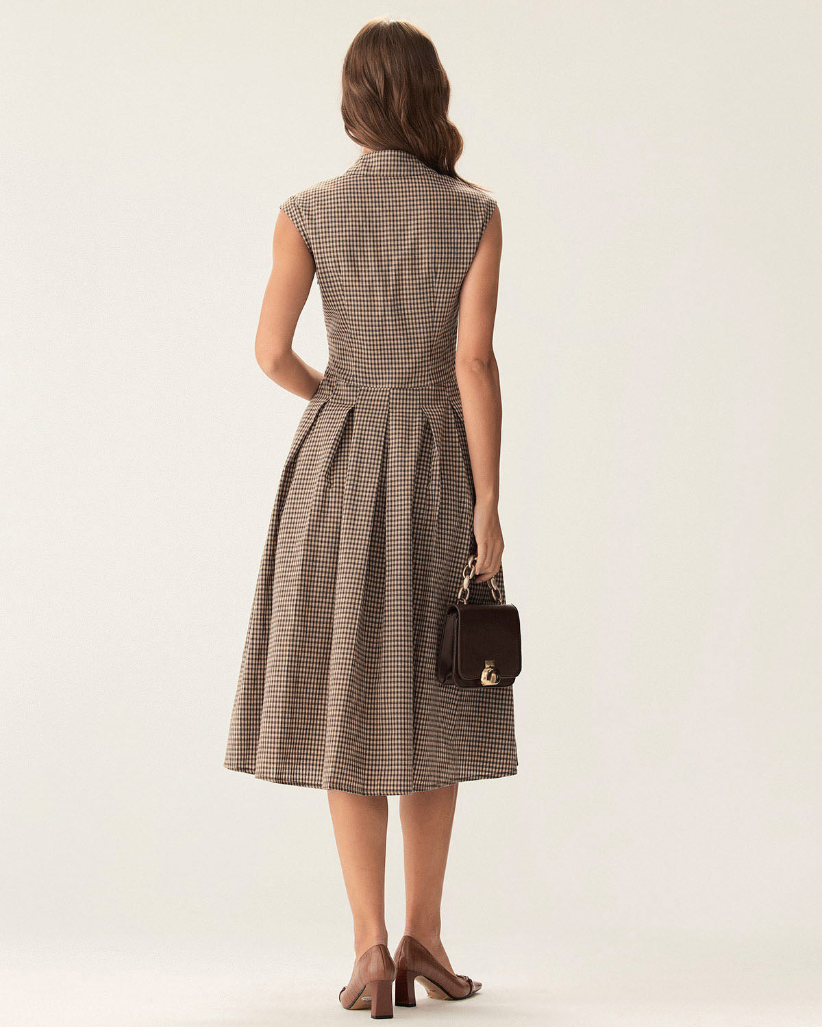 Vestido Midi de Cuadros Café con Botonadura y Plisado