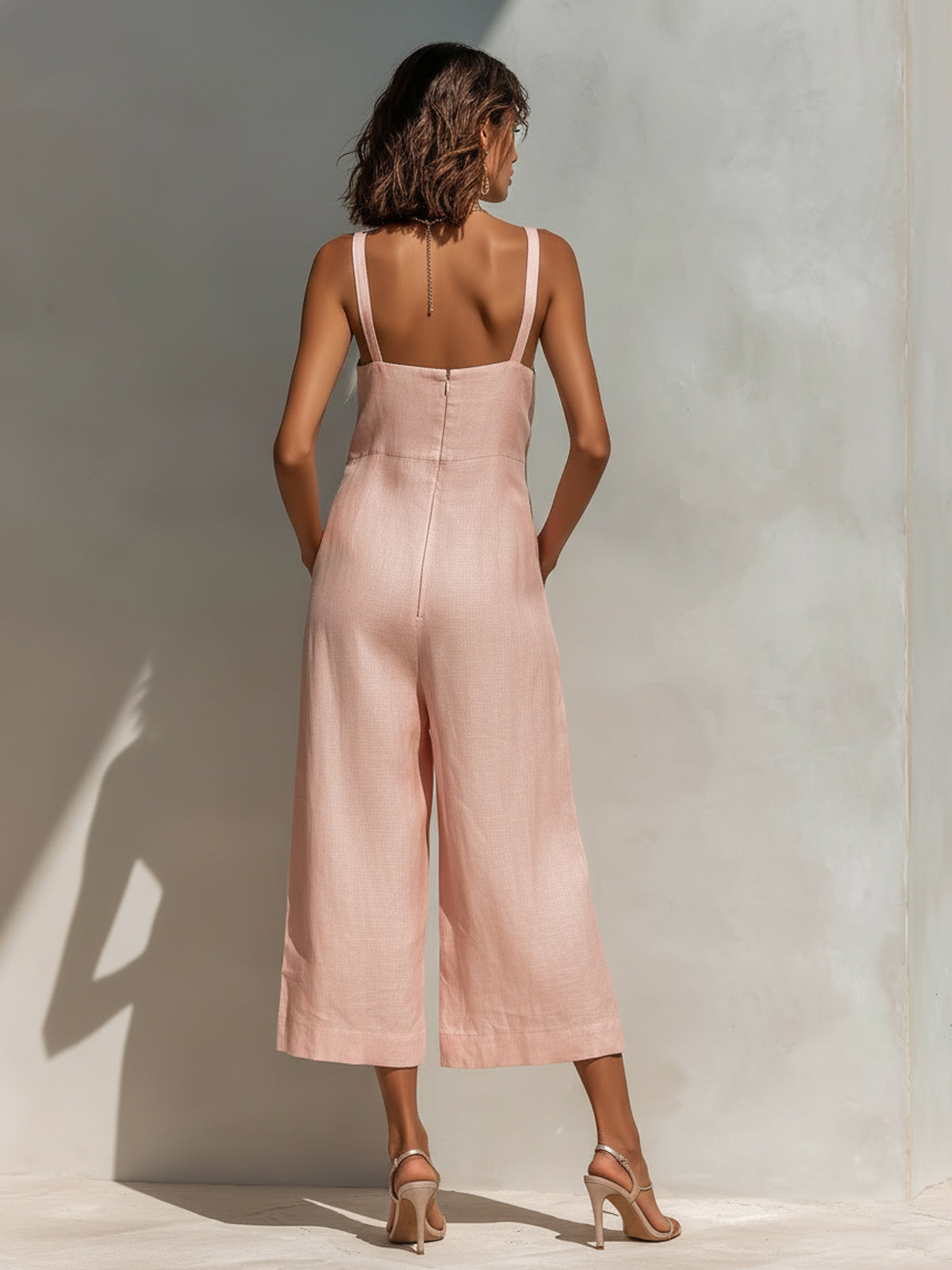 Mono Corto Chic Elegante Rosa de Algodón-Lino con Tirantes Finos y Pierna Ancha