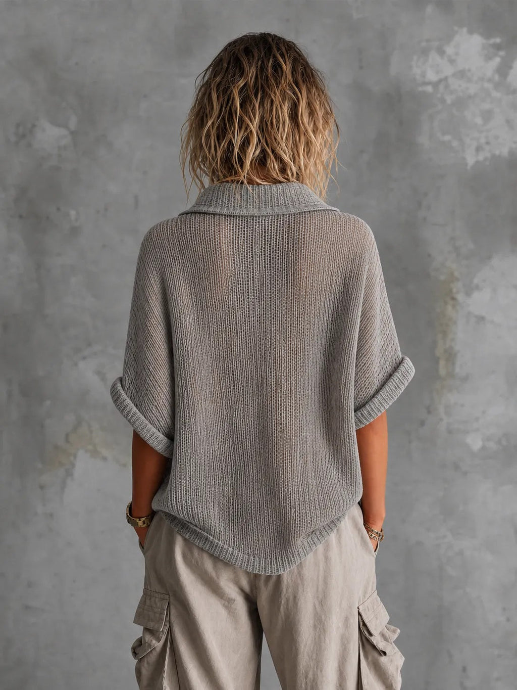 Top Suéter Chic Casual Gris Empolvado con Cuello Solapa y Botones en Malla