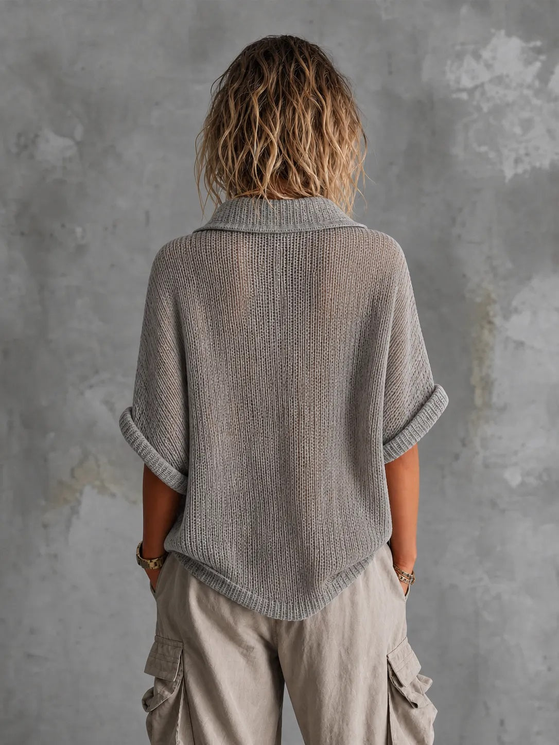Top Suéter Chic Casual Gris Empolvado con Cuello Solapa y Botones en Malla