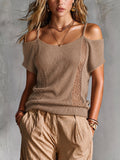 Top Suéter Chic Elegante Camel con Tirantes Finos, Hombros Descubiertos y Malla Calada