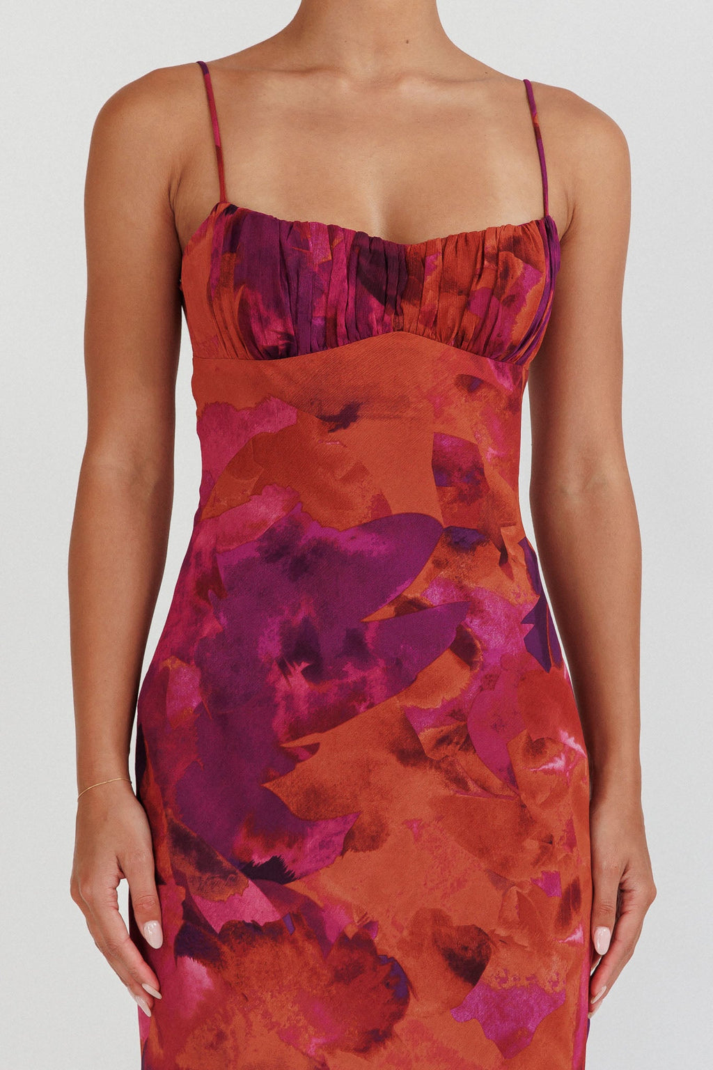 Vestido Maxi Nerida Rosa Oscuro con Espalda Baja y Detalle Torsión