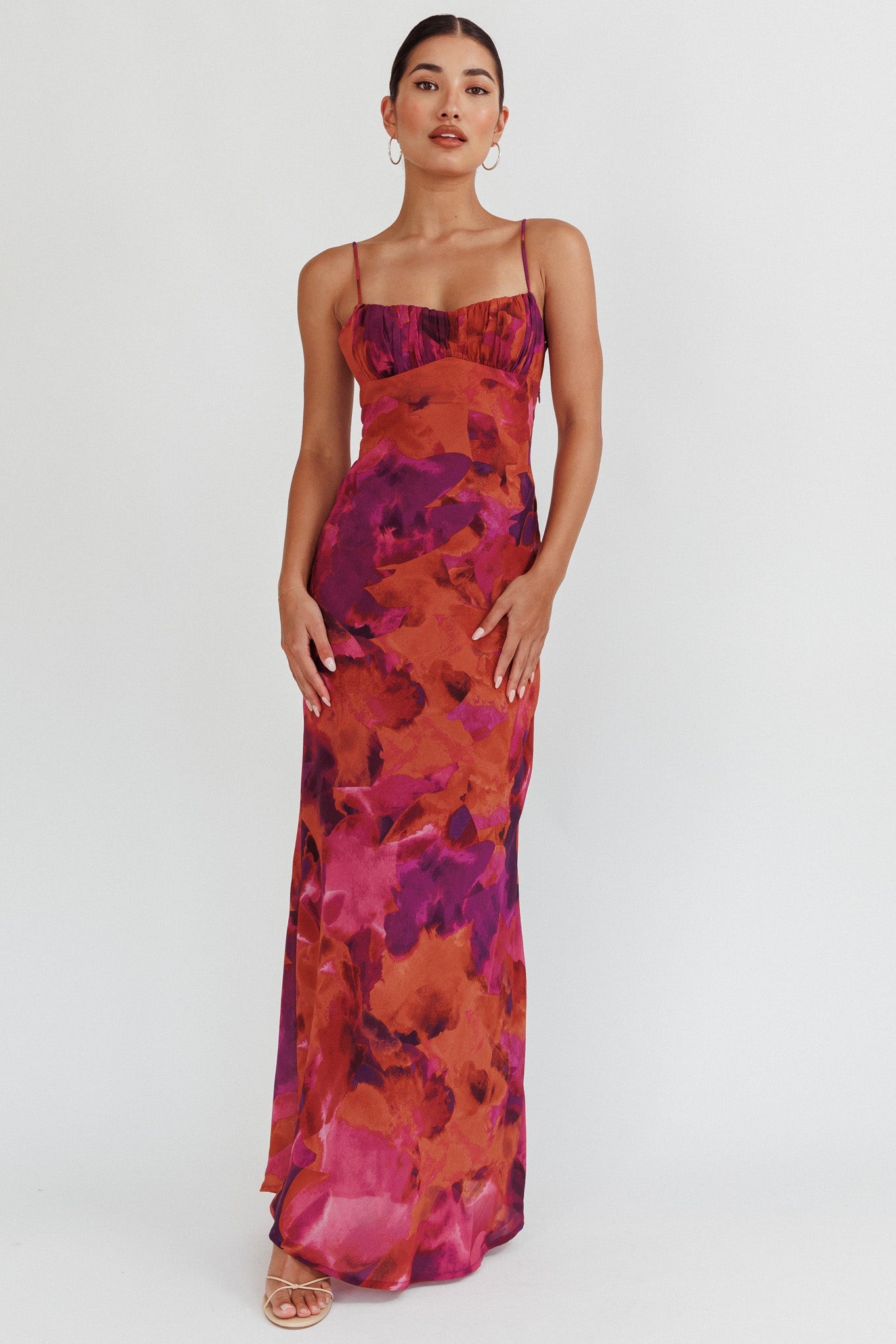 Vestido Maxi Nerida Rosa Oscuro con Espalda Baja y Detalle Torsión
