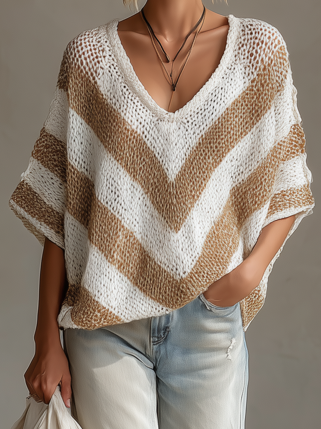 Suéter Chic Casual a Rayas Blanco y Beige con Cuello en V y Manga Corta