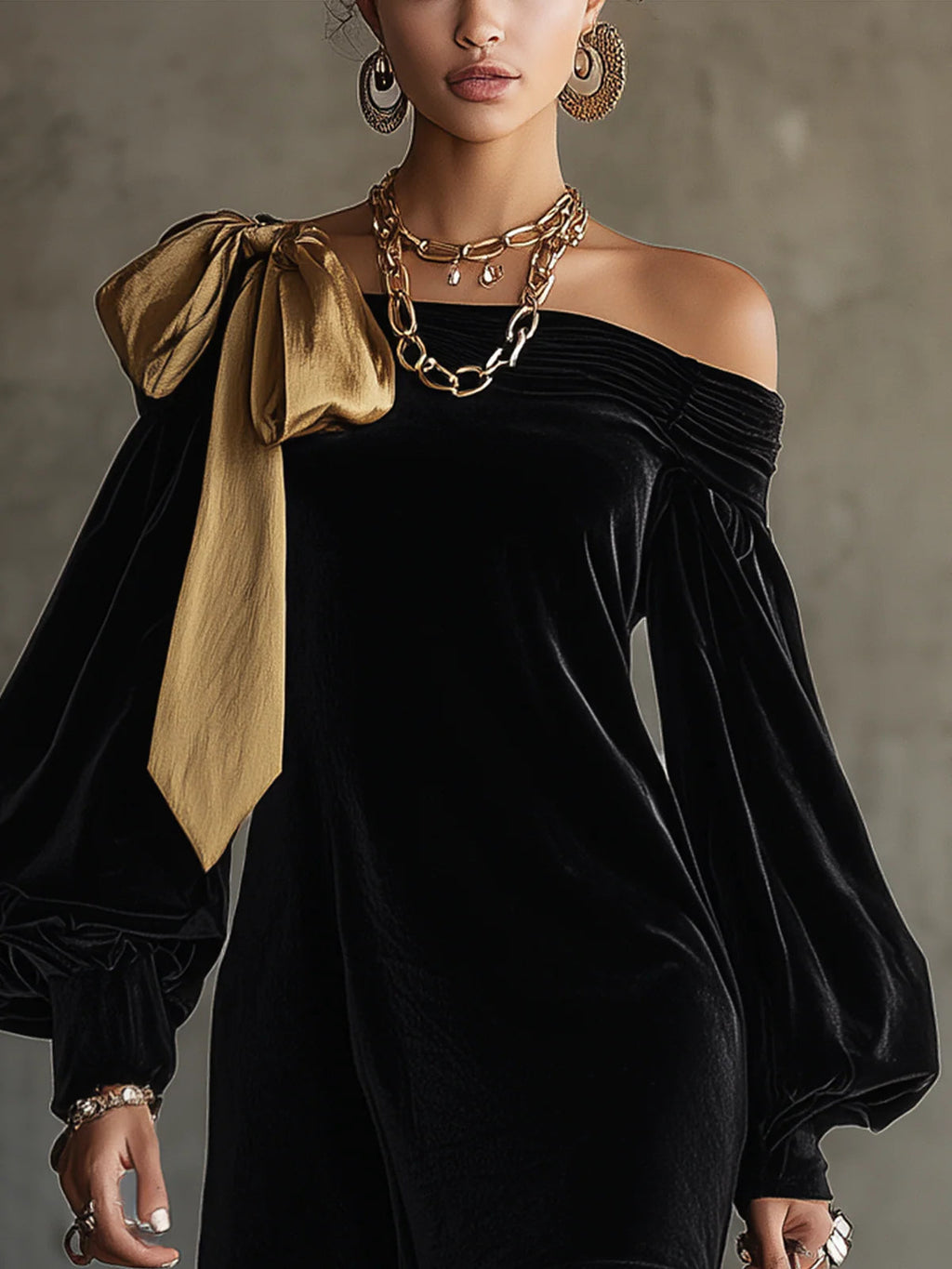 Mini Vestido Negro de Terciopelo y Satén Dorado Off-Shoulder
