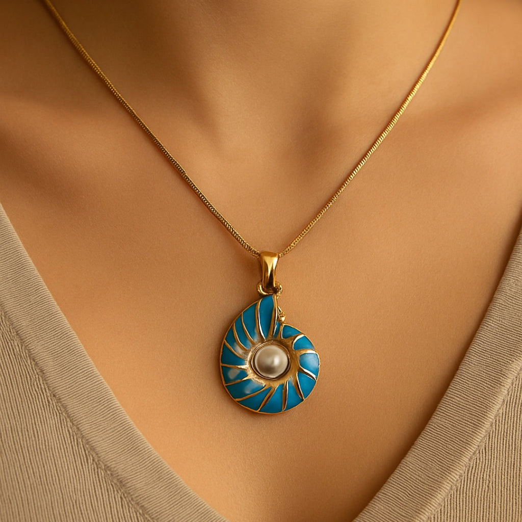 Collar Dorado de Concha y Perla
