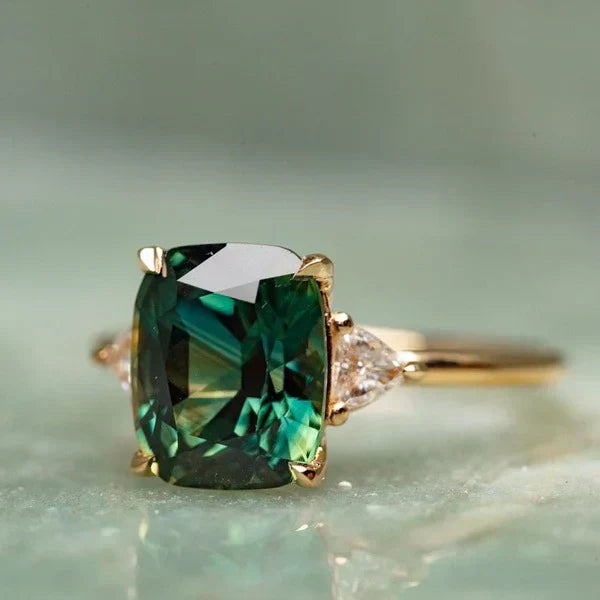 Anillo Dorado con Piedra Verde Estilo Vintage
