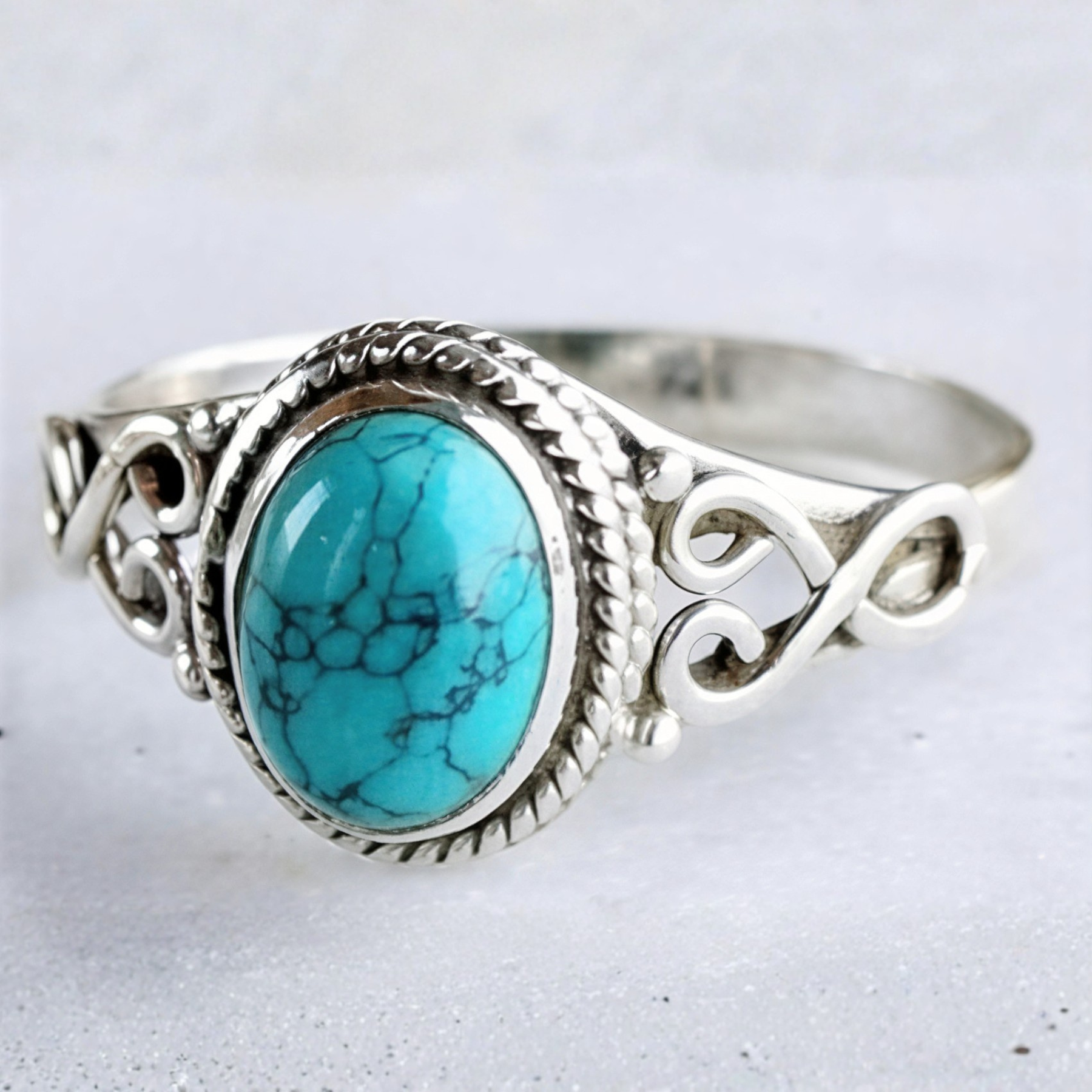 Anillo Clásico de Turquesa y Plata