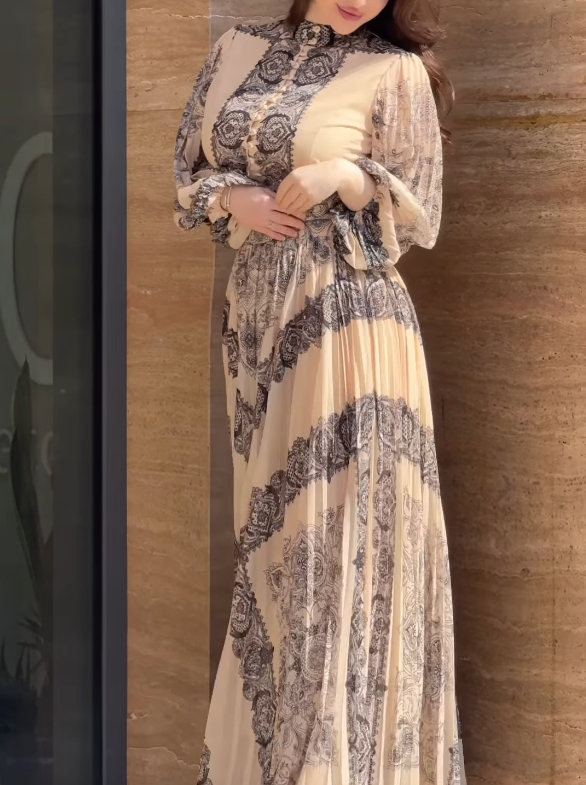 Vestido Maxi con Estampado Étnico, Cuello Alto y Botonadura (Cinturón Incluido)