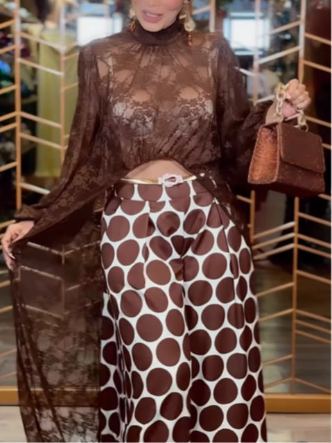 Conjunto de Top Tipo Bata de Encaje Café y Pantalón de Lunares