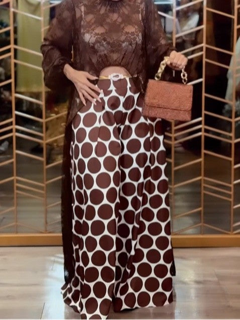 Conjunto de Top Tipo Bata de Encaje Café y Pantalón de Lunares