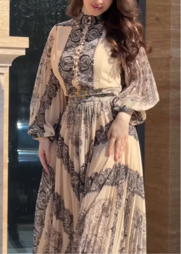 Vestido Maxi con Estampado Étnico, Cuello Alto y Botonadura (Cinturón Incluido)