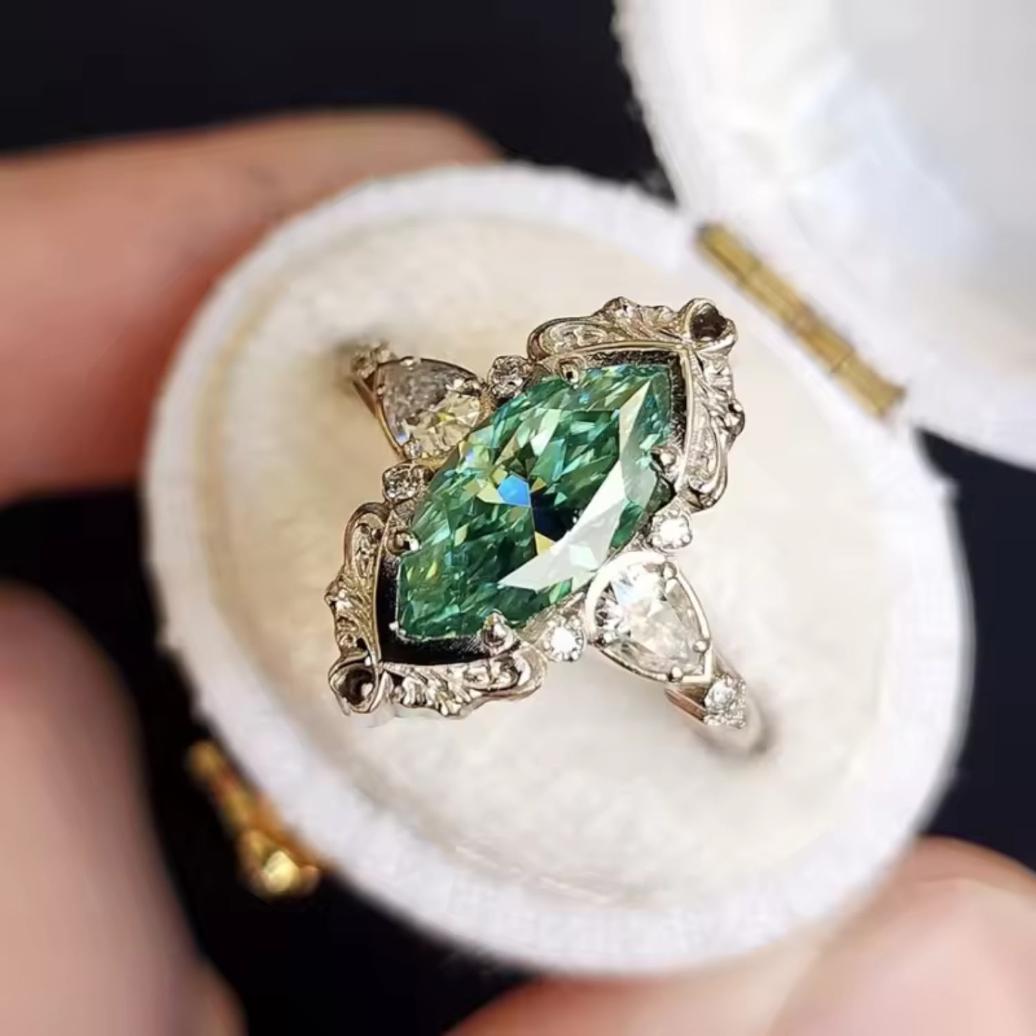 Vaelira | Anillo Thornewyn