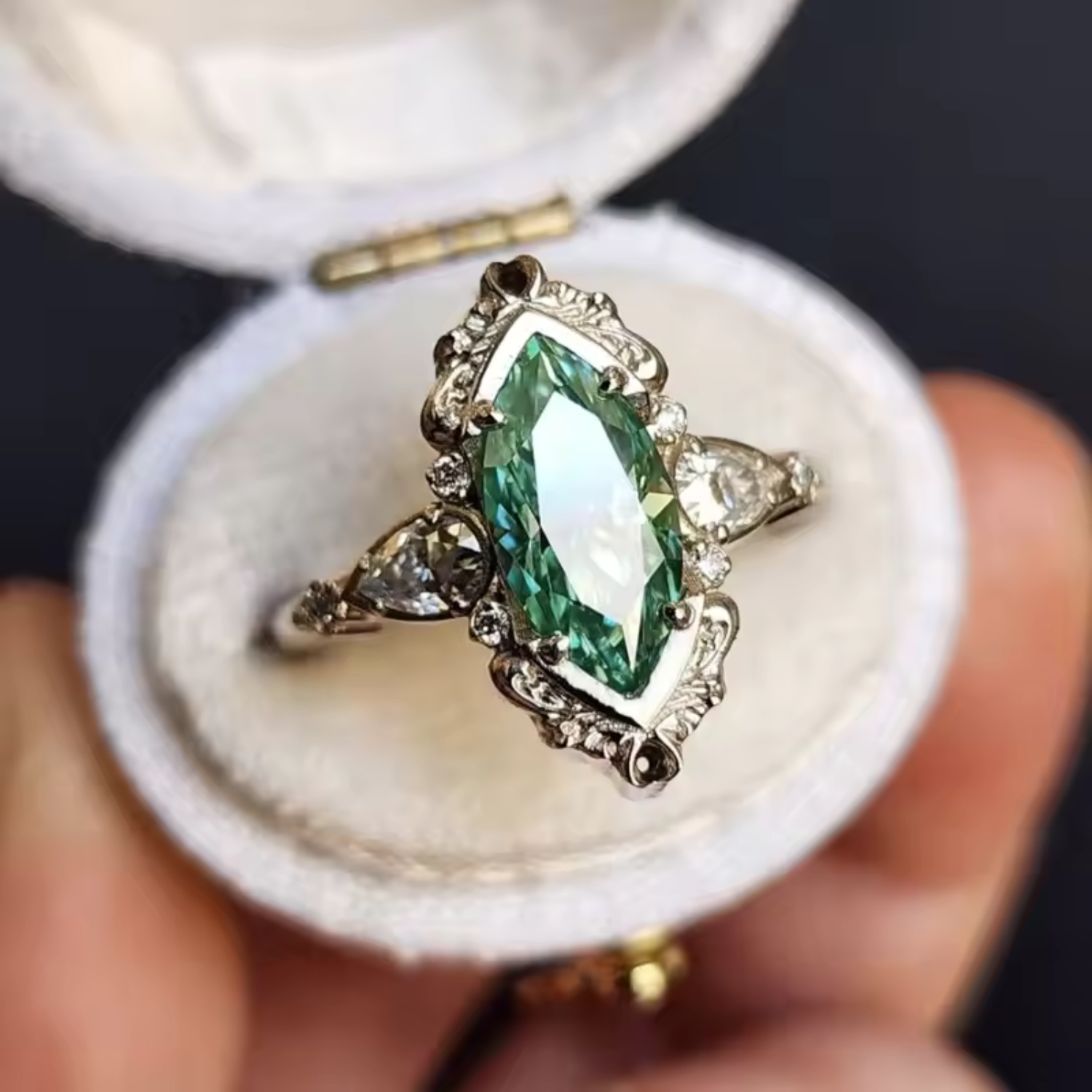 Vaelira | Anillo Thornewyn
