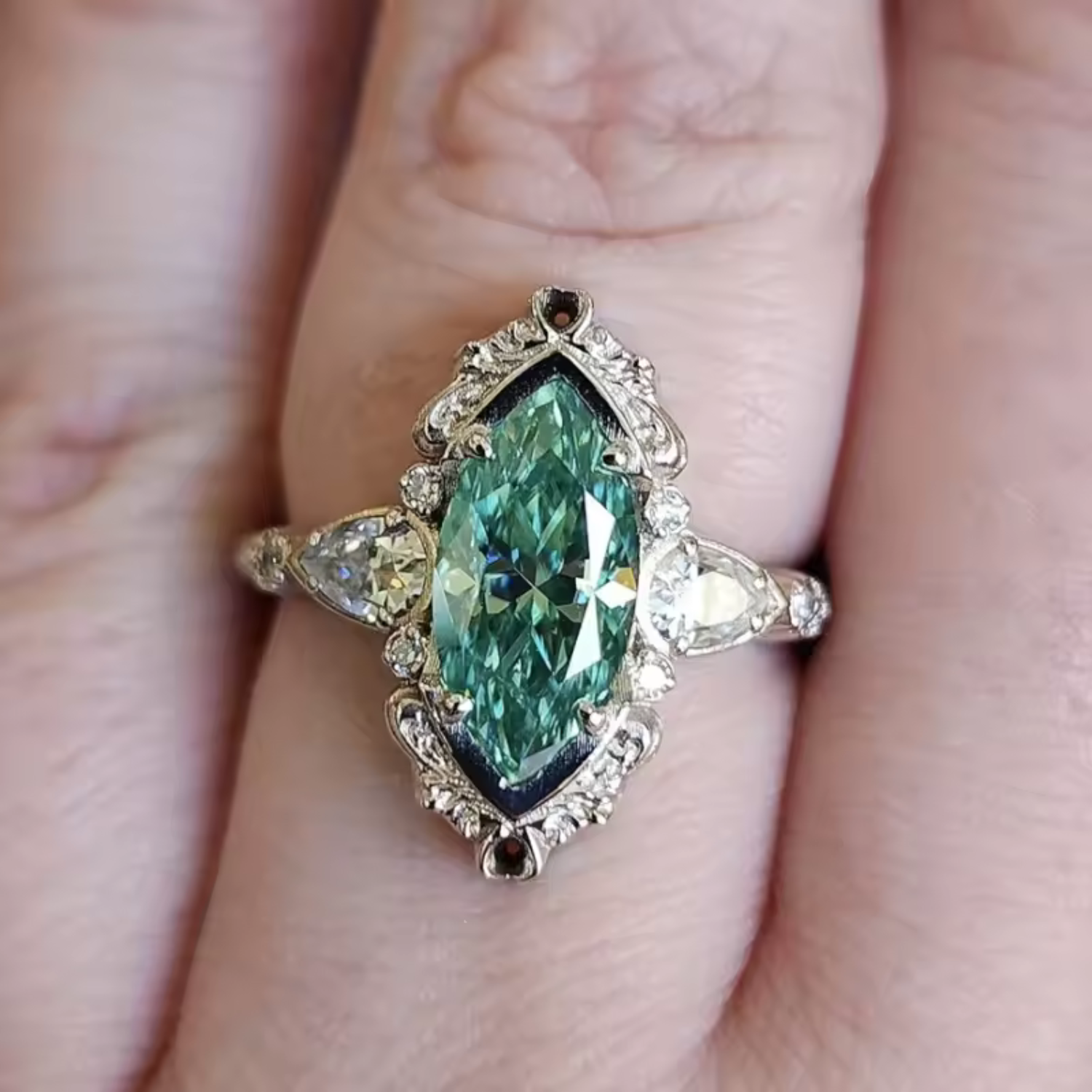 Anillo Vaelira Thornewyn