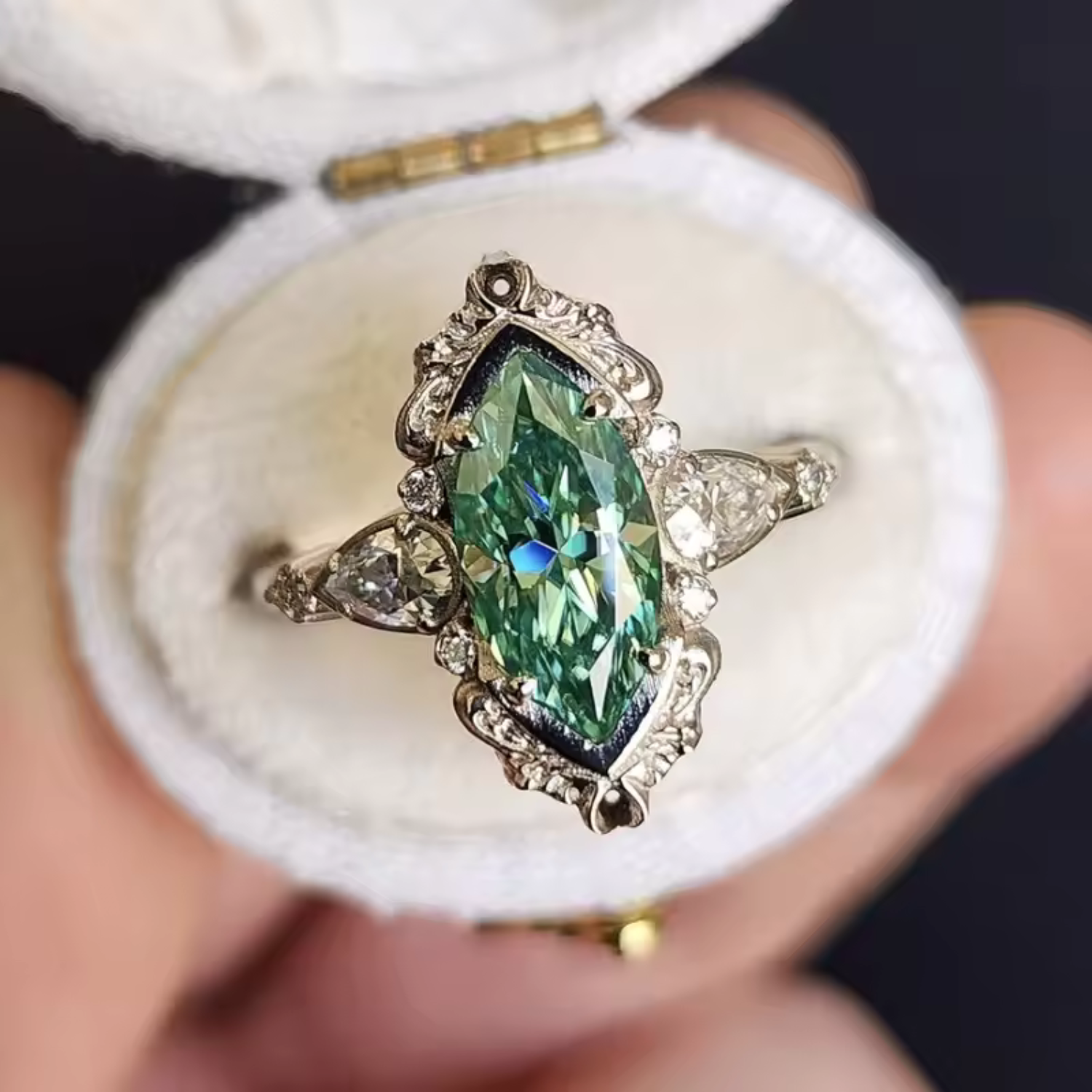 Vaelira | Anillo Thornewyn