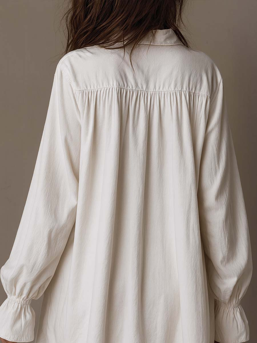 Mini Vestido Blanco de Encaje con Dobladillo Irregular y Manga Larga