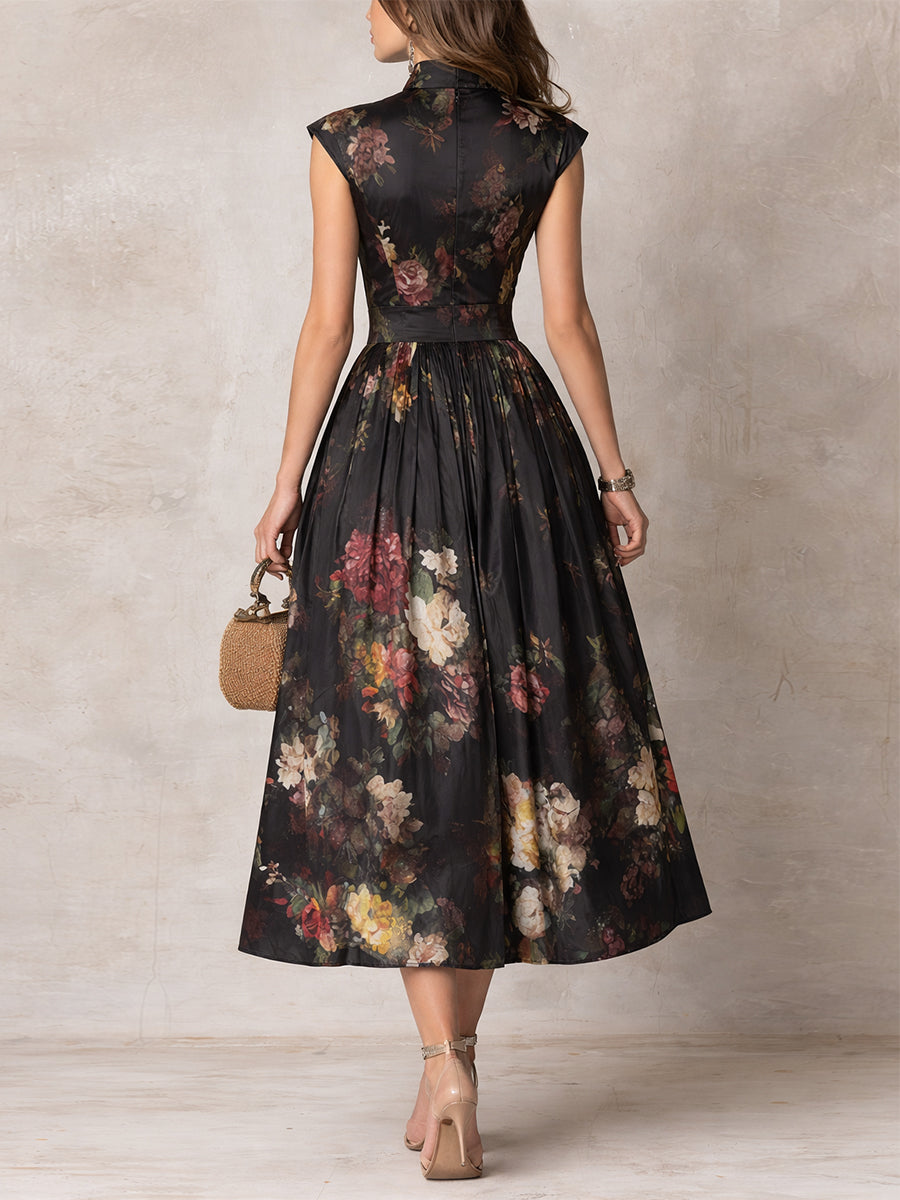 Vestido Midi de Satén Plisado Negro con Estampado Floral y Escote de Ojo de Cerradura
