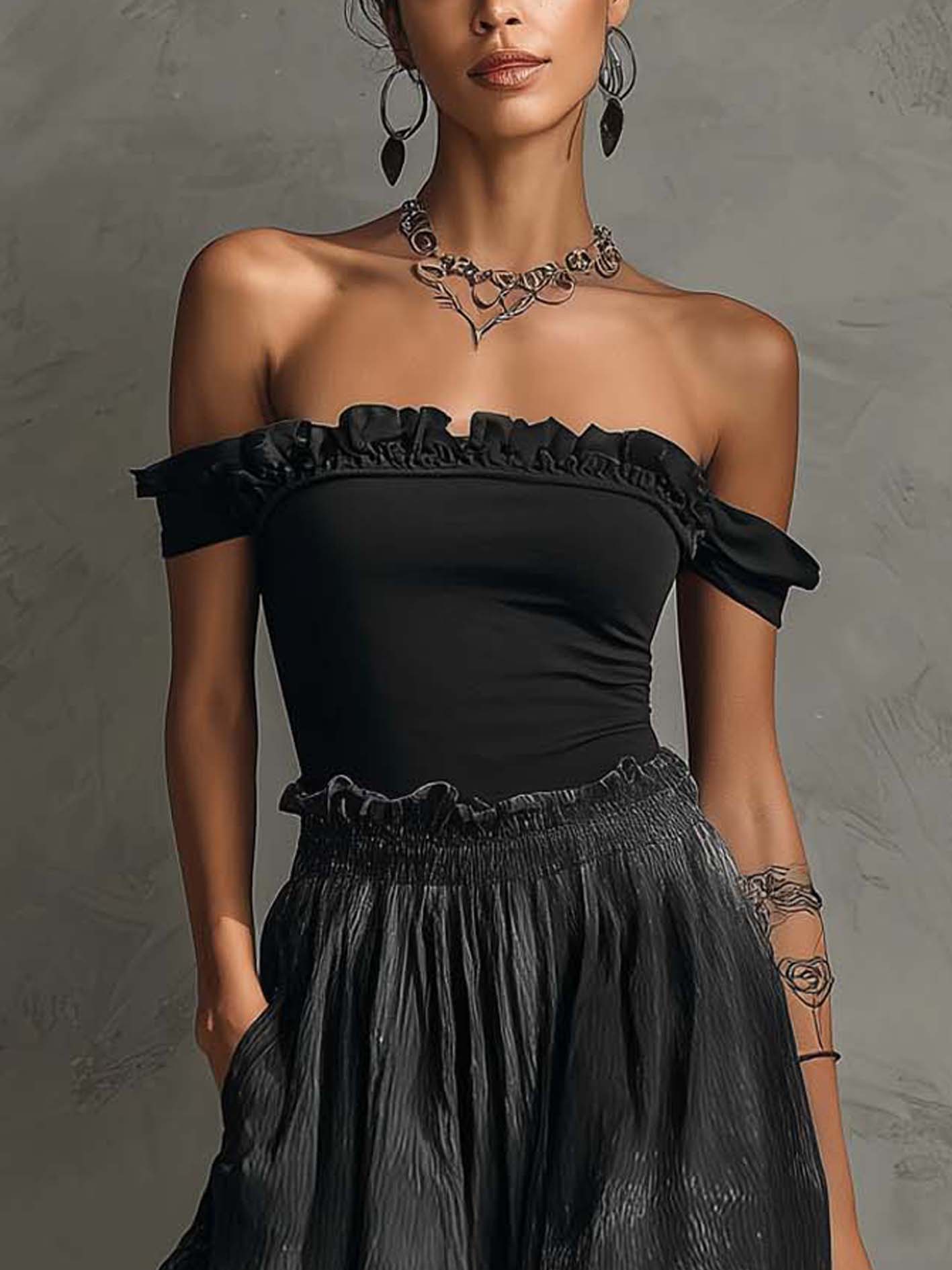 Conjunto de Top Negro Off-Shoulder con Volantes y Falda Maxi Plisada en Degradé