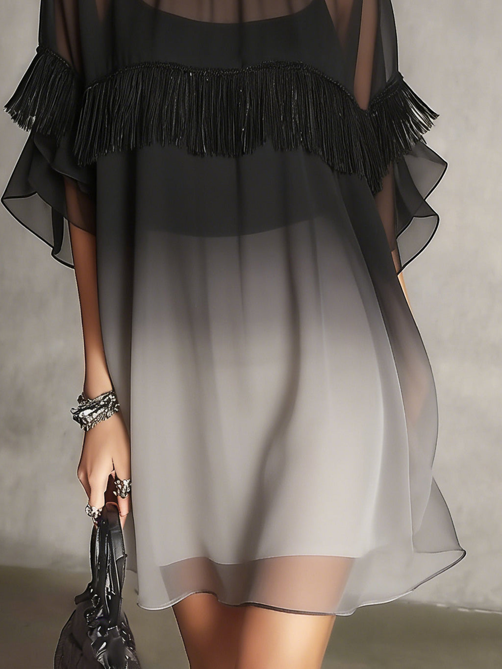 Mini Vestido Flotante Negro Degradado con Detalle de Flecos