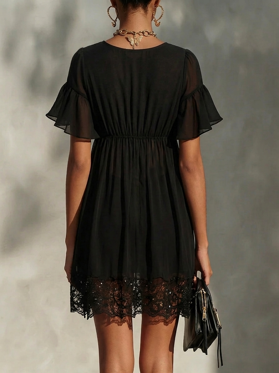 Mini Vestido Negro con Escote en V, Cremallera, Encaje y Volantes