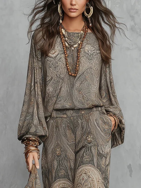 Conjunto con Top Gris de Mangas Linterna con Estampado Paisley y Pantalón Ancho