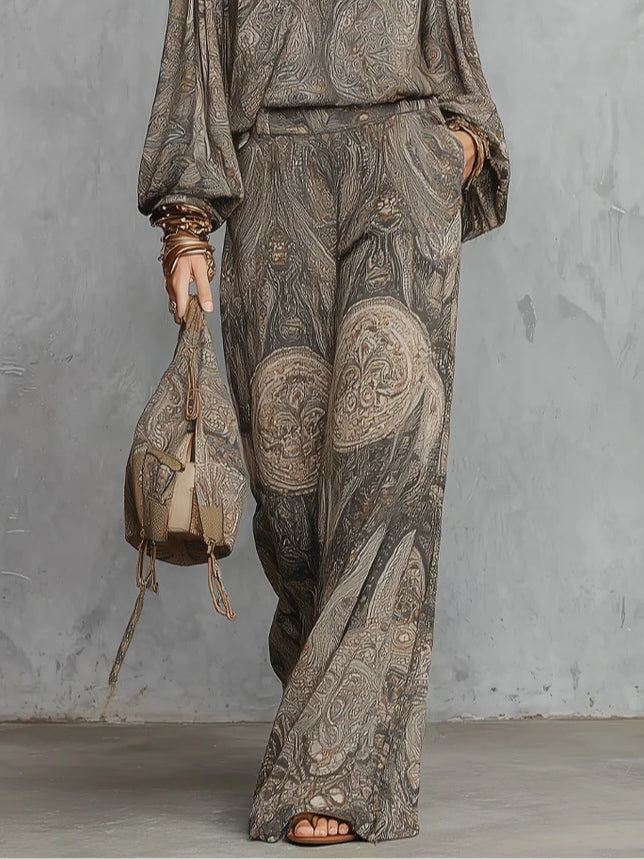 Conjunto con Top Gris de Mangas Linterna con Estampado Paisley y Pantalón Ancho
