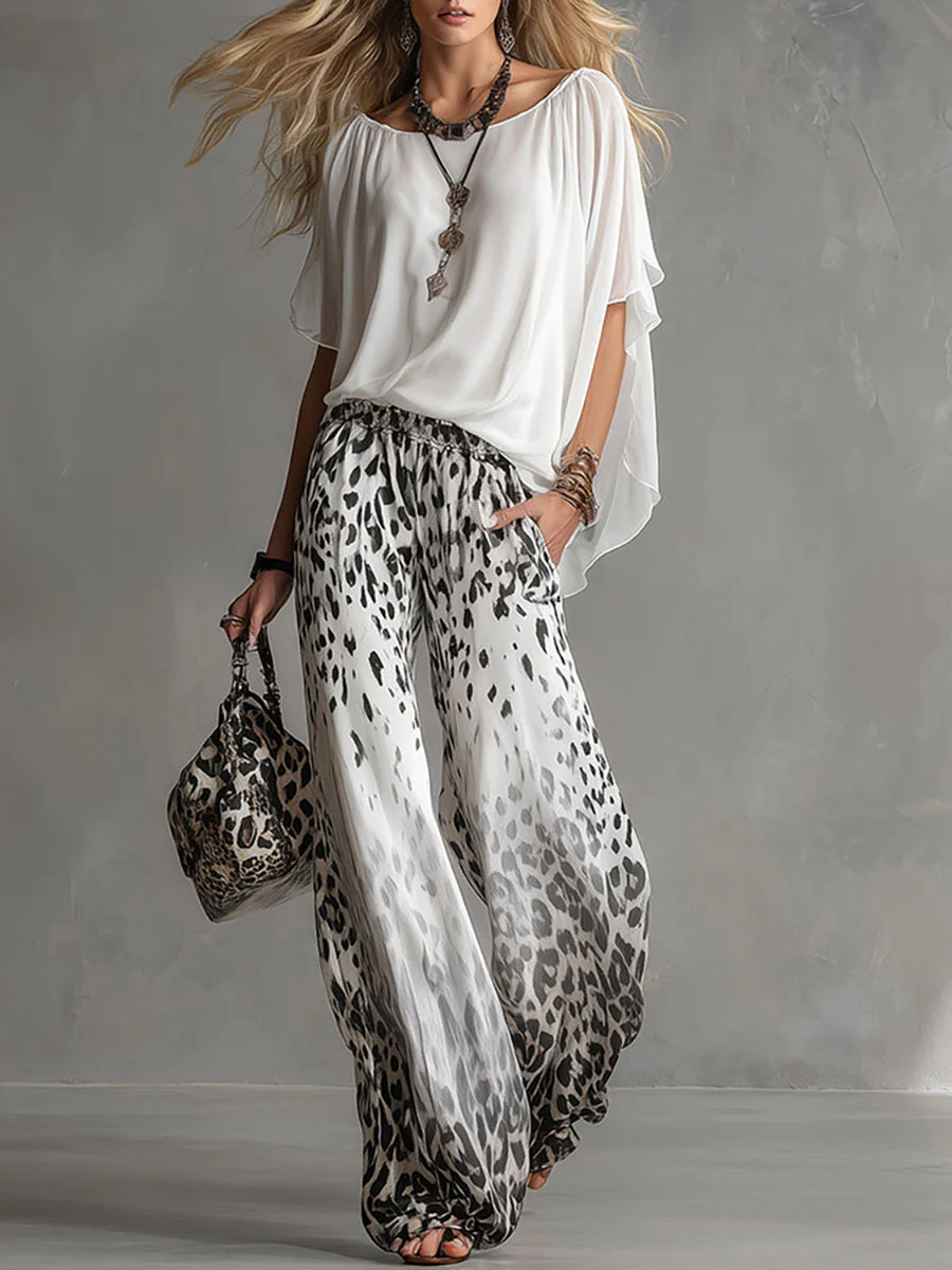 Conjunto de Camiseta Blanca Fluida y Pantalón de Chiffon con Estampado de Leopardo