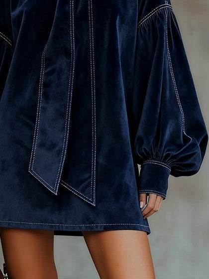 Mini Vestido de Terciopelo Azul Marino con Lazo y Mangas Farol