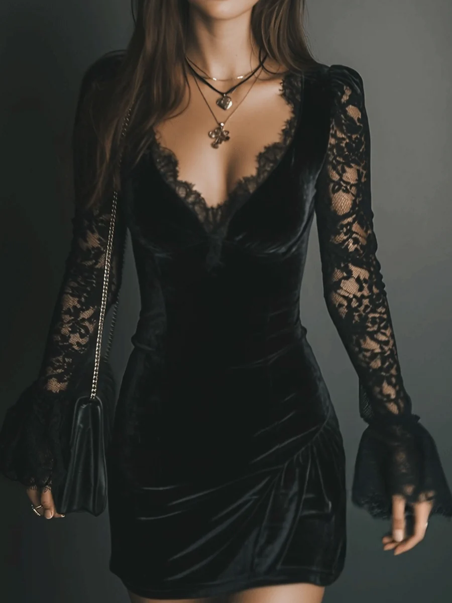 Mini Vestido de Terciopelo Negro con Encaje y Mangas Acampanadas