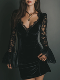Mini Vestido de Terciopelo Negro con Encaje y Mangas Acampanadas