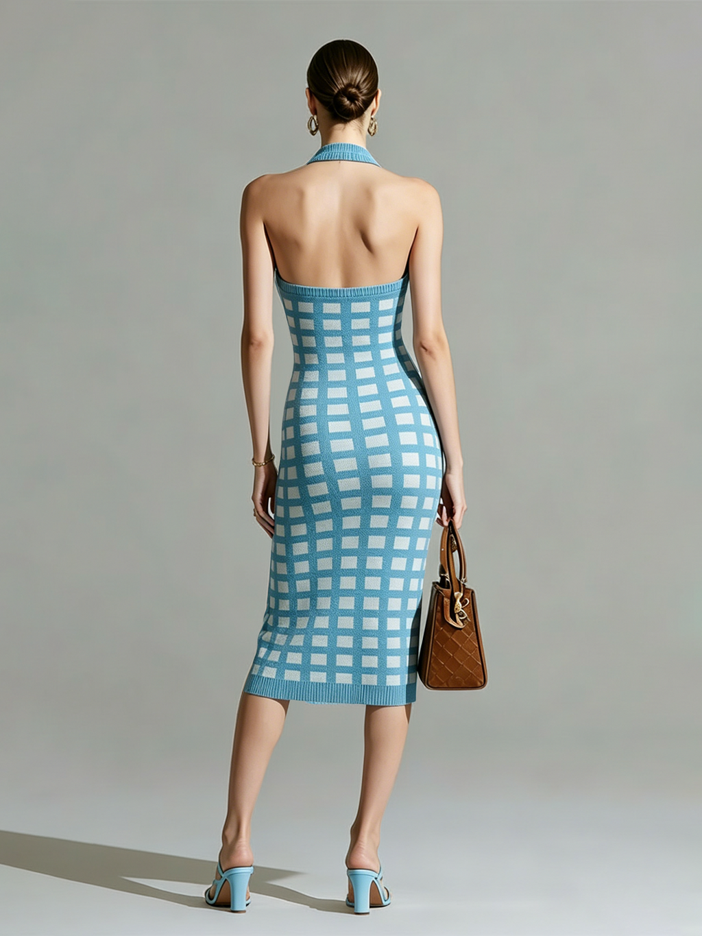 Vestido Midi Chic Elegante a Cuadros Azul y Blanco con Cuello Halter en V y Abertura Lateral
