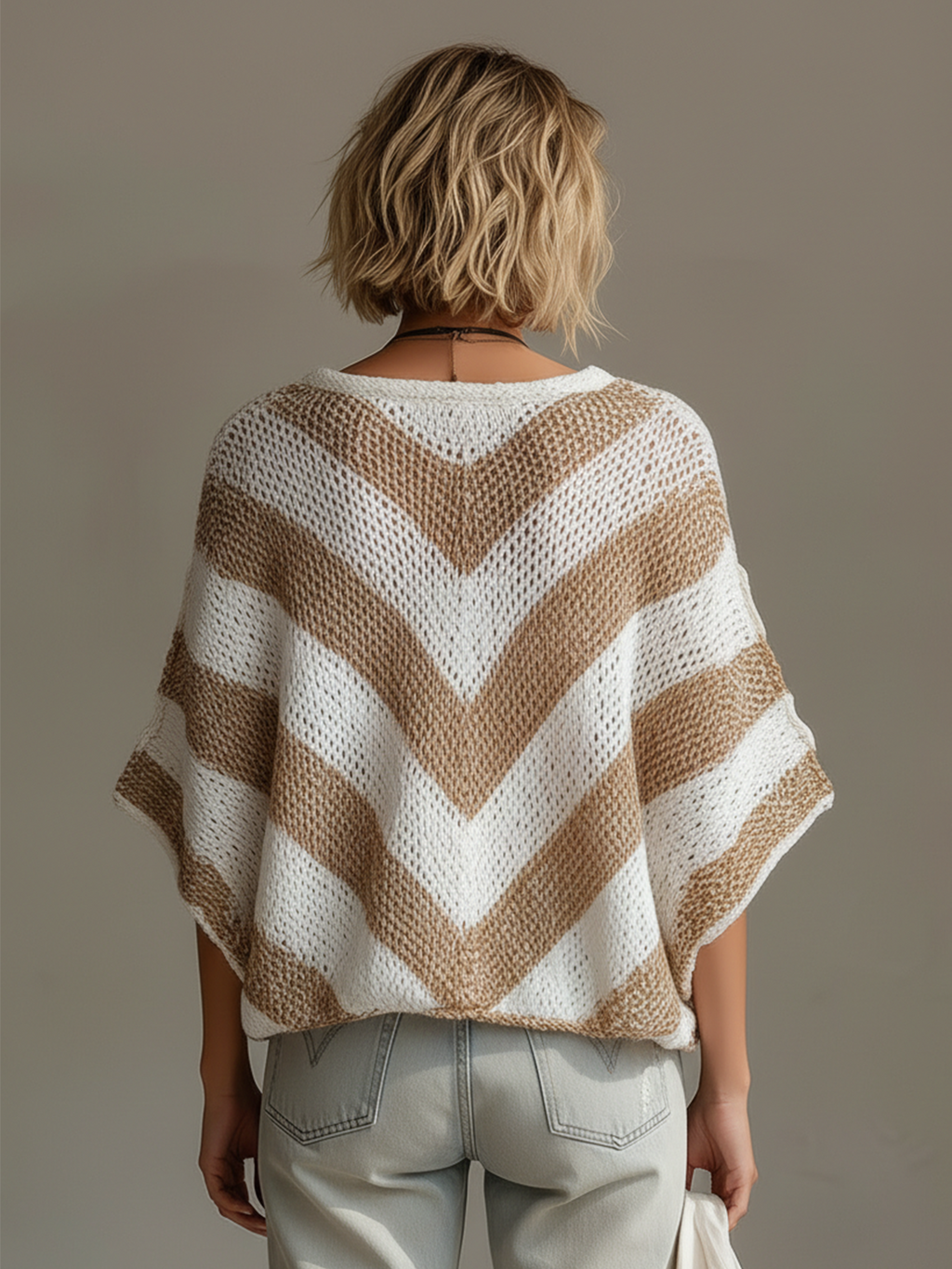 Suéter Chic Casual a Rayas Blanco y Beige con Cuello en V y Manga Corta