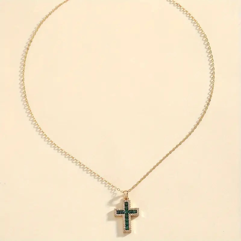 Collar Dorado Solene con Colgante Cruz Esmeralda